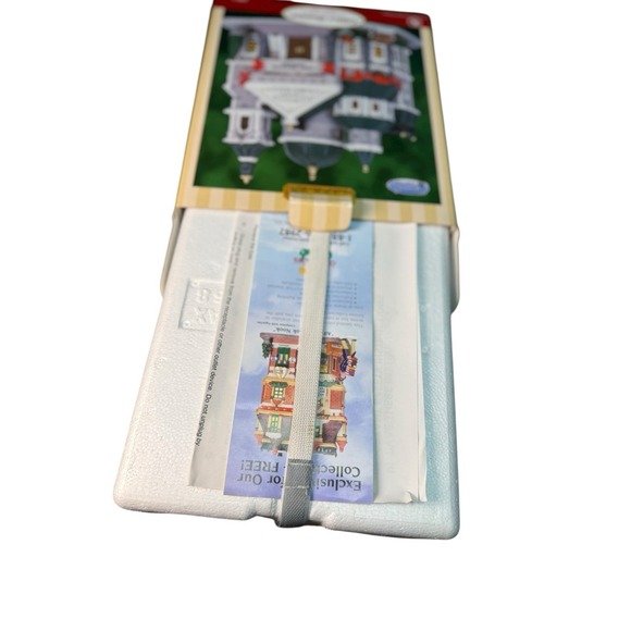 Lemax 2006 Plymouth Corners Town Hall W/Box  Retired - Picture 15 of 16